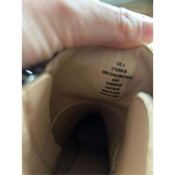 Banana republic booties western like Olive/brown color size 6 real suede - Picture 6 of 7